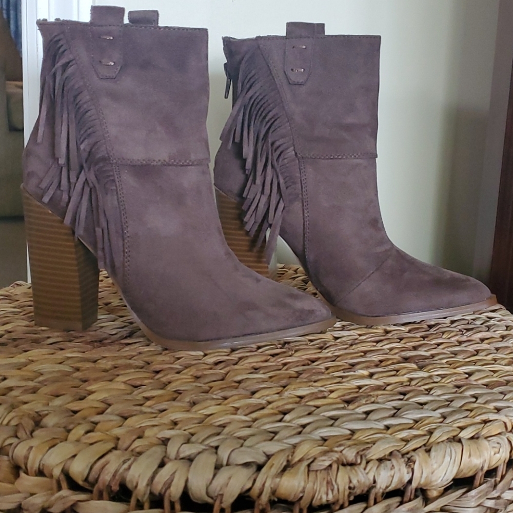 JustFab Kaiya Brown Suede Boots Size 5